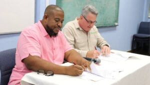 The University of Belize (UB) and Belize Sugar Industries Limited (BSI) have signed a Memorandum of Understanding (MoU) to enhance educational and technical capacities, focusing on human capital development, student internships, and advancements in soil analysis and tissue culture technologies.

This partnership aims to invest in young professionals by offering critical experiences through internships and job placements. UB students are expected to gain practical experience through thesis dissertations, field visits, and real-world applications, bridging the gap between classroom lessons and professional practice.

A key component of this collaboration is the enhancement of the Hummingbird Analytical Laboratory (HAL), transforming it into a comprehensive agricultural soil testing facility. With a recent donation from BSI, HAL is now equipped with the necessary reagents and equipment to perform a full suite of chemical, physical, and soil health tests. This advancement addresses a critical gap in the Belizean agricultural sector, enabling farmers and agronomists to make timely, cost-effective decisions to maximise yields and reduce the overuse of agrochemicals, fostering sustainable agricultural practices.

Additionally, the partnership will focus on improving micropropagation technologies to ensure the phytosanitary health of agricultural crops. Micropropagation, a tissue or cell culture technique, allows for the efficient growing, storing, and maintaining of large numbers of plants, making it a cost-effective solution. The collaboration aims to enhance disease testing techniques, micropropagation methods, and capacity building, particularly in response to the increasing prevalence of plant diseases due to climate change.